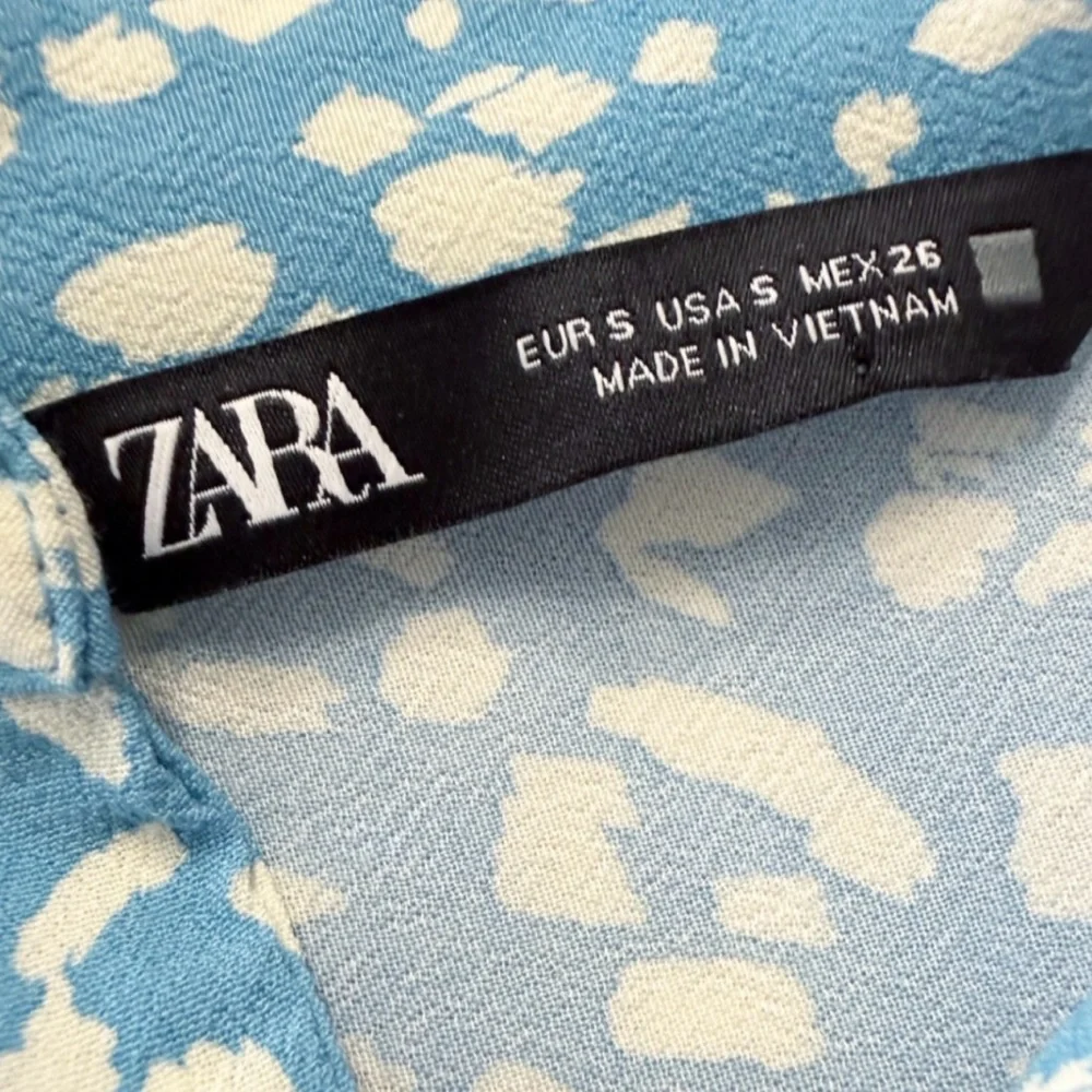 ZARA Blue Leopard Print Puff Sleeve Button Blouse Small